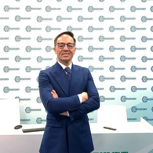 Caro energia, in Campania 20mila attività a rischio chiusura. Confesercenti: «Natale povero per tutti»