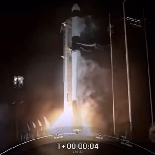 Castellammare nello spazio: il logo e la bandiera della città a bordo del razzo Falcon 9 della NASA