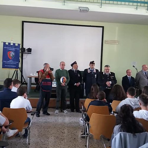 Cava: al liceo "Galdi" incontro tra studenti e carabinieri 