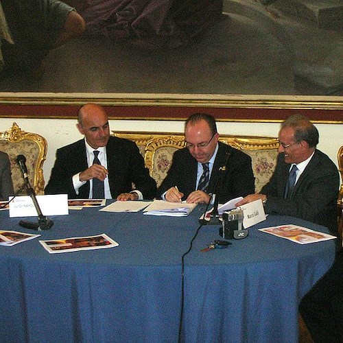 La firma dell'accordo tra Comune di Cava e Confidi Province Lombarde