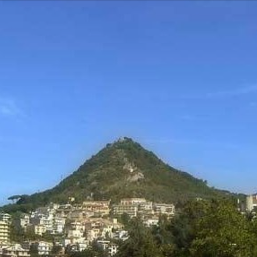Cava de' Tirreni, amministrazione comunale e cittadini si mobilitano per Monte Castello: «Un bene comune»