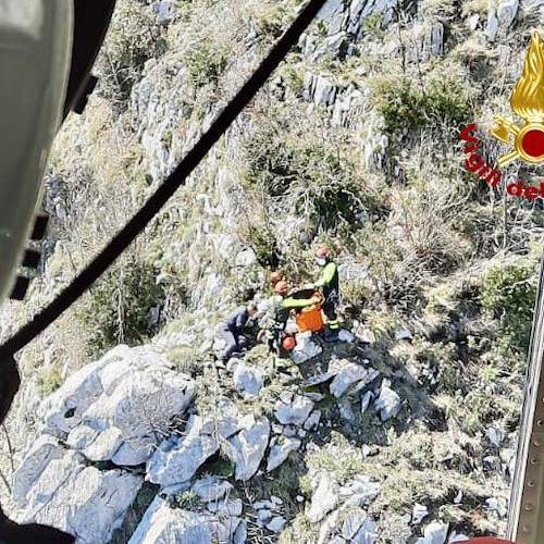 Cava de' Tirreni, escursionista precipita in un dirupo su Monte Finestra: morto il cane 