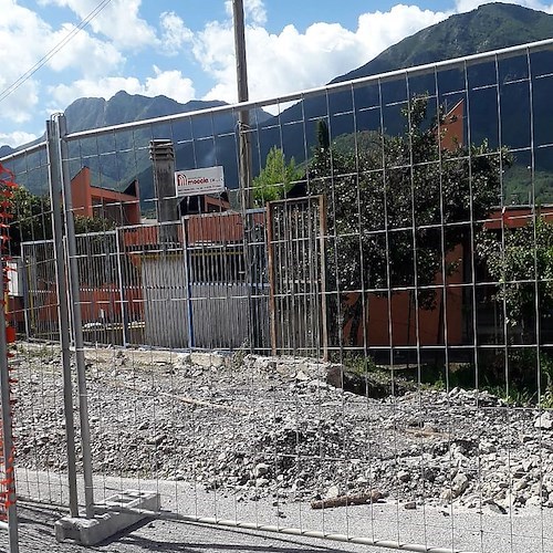 Cava de' Tirreni, "La Fratellanza" sulla scuola di Santa Lucia: «Anno nuovo, incuria vecchia»