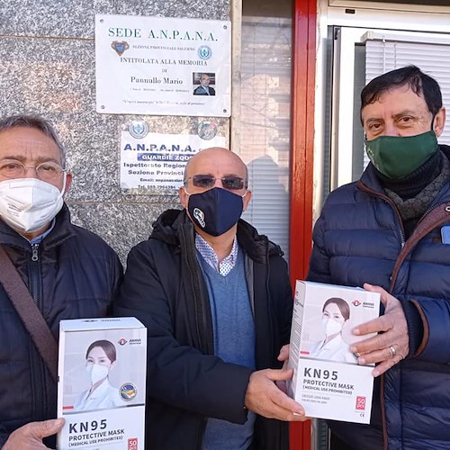 Cava de' Tirreni, la generosità del dottor Carlo Russo: donate mascherine all'Anpana e all'Associazione Scena Teatro
