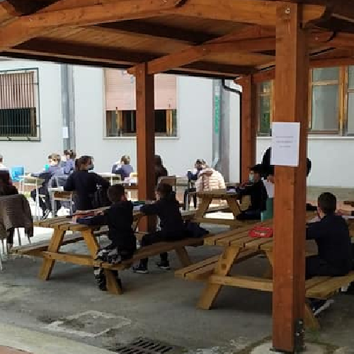 Cava de' Tirreni, lezioni all'aperto all'Istituto "Carducci Trezza" 