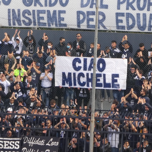 Cava de' Tirreni, morte Avella. La Curva Sud Catello Mari rende omaggio al poliziotto 33enne