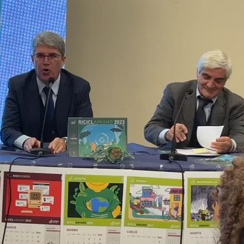 Cava de' Tirreni, nel calendario "Riciclamiamo 2023" i lavori realizzati dagli studenti