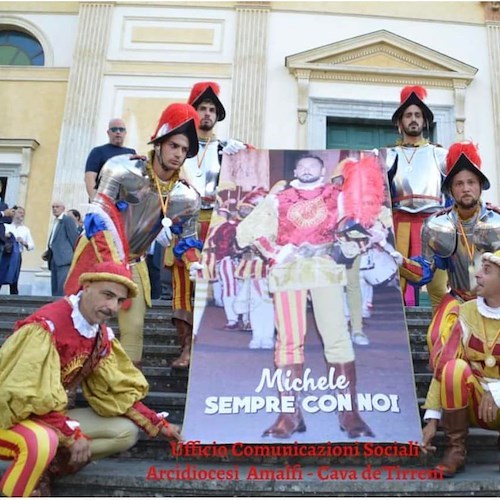 Cava de' Tirreni non dimentica Michele Avella, l'omaggio dei Cavalieri Bolla Pontificia al poliziotto scomparso 