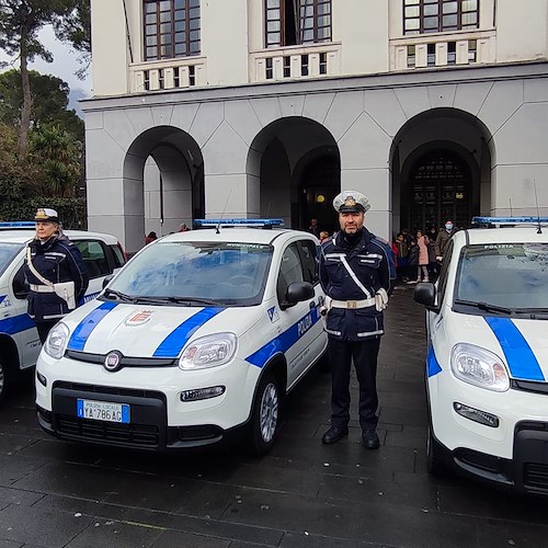 Cava de' Tirreni, nuove auto in dotazione alla Polizia Locale: la benedizione in piazza Abbro 