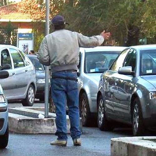 Cava de’ Tirreni, parcheggiatori abusivi: cittadini sempre più indignati