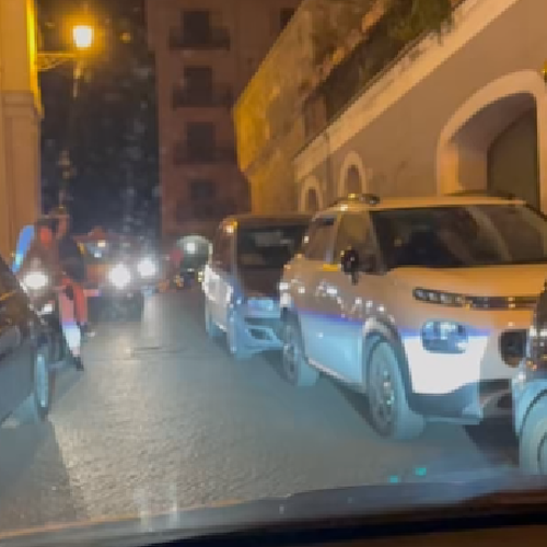 Cava de' Tirreni, parcheggio selvaggio sulla salita di San Francesco: la rabbia dei cittadini 