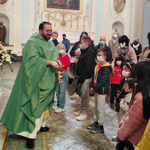 Cava de' Tirreni, parrocchia di Passiano festeggia San Gerardo Maiella: don Ciro benedice mamme e bambini 