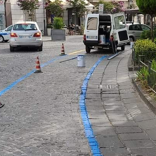 Cava de’ Tirreni, polemica per le strisce blu in curva a piazza Abbro