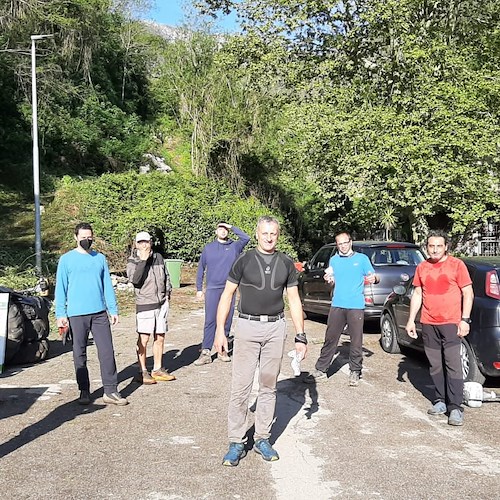 Cava de' Tirreni, pulizia a località Contropone: il bel gesto degli "Amici di Monte Finestra" 