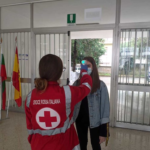 Cava de' Tirreni, ritorno a scuola in sicurezza grazie ai volontari della Croce Rossa 