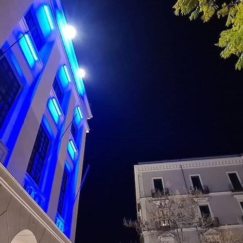Cava de' Tirreni si tinge di blu per la Giornata Mondiale della Consapevolezza dell’Autismo