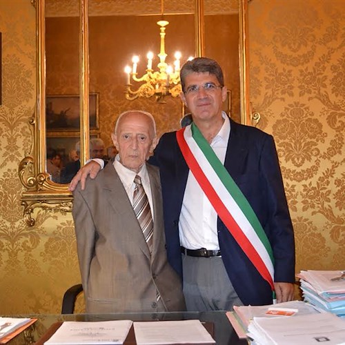 Cava de' Tirreni: sindaco Servalli riceve Raffaele Adinolfi, ultimo cocchiere cavese