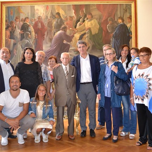 Cava de' Tirreni: sindaco Servalli riceve Raffaele Adinolfi, ultimo cocchiere cavese