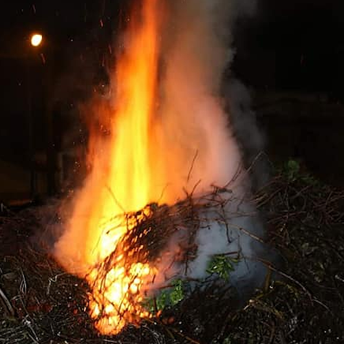 Cava de' Tirreni: stasera l'accensione del fuoco di Sant'Antonio Abate / PROGRAMMA