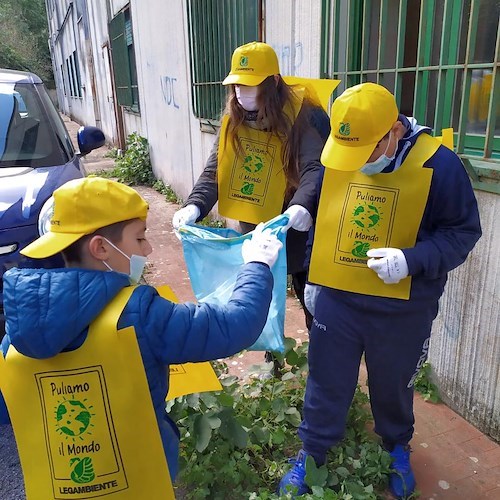 Cava de' Tirreni, studenti "spazzini" ridanno decoro a strade e cortili