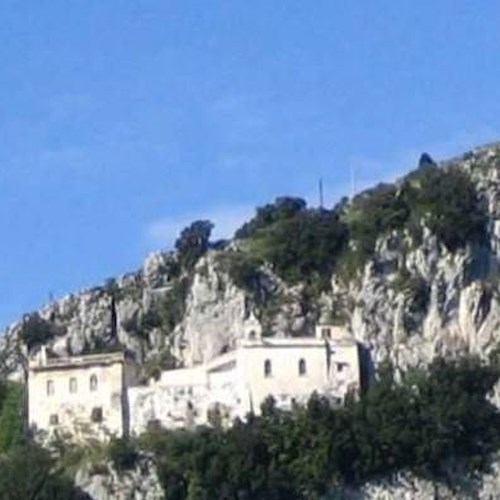 Cava de' Tirreni, torna a splendere la Croce di Monte San Liberatore