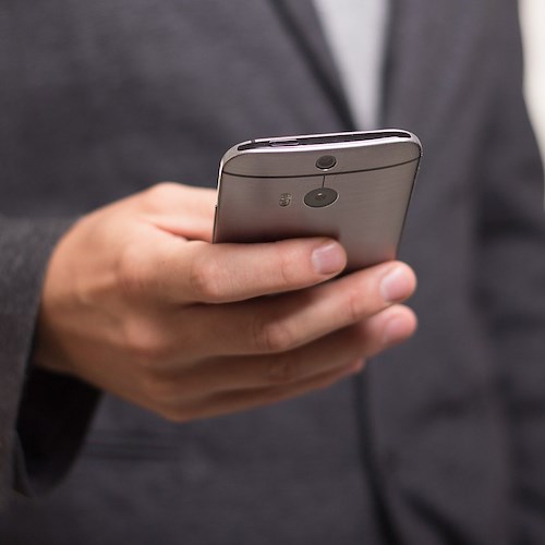 Cava de' Tirreni, truffe online: attenzione all'SMS falso che svuota il conto bancario 
