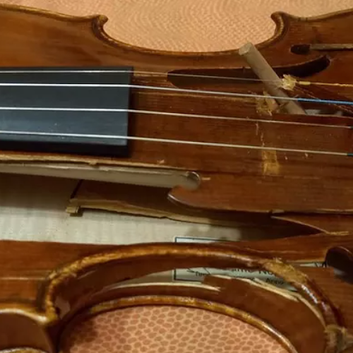 Cava de' Tirreni, violino distrutto a causa di un incidente: l'Accademia Jacopo Napoli in aiuto di una musicista 