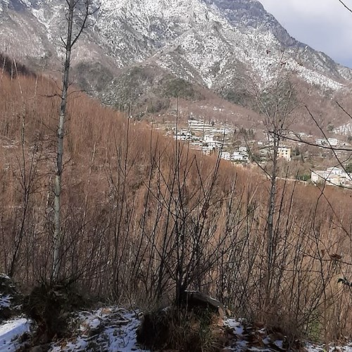 Cava, la neve imbianca Monte Finestra: il paesaggio è da fiaba