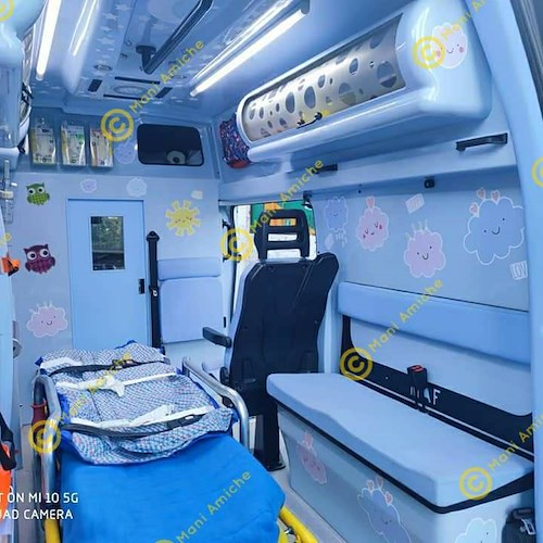 Cava, "Mani Amiche" presenta la nuova ambulanza: «Attrezzata anche per trasporti pediatrici»