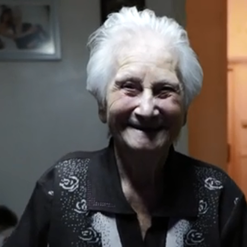 Cava, nonna Anna vince il Covid a 100 anni. I nipoti: «Ha superato la guerra e la Spagnola, non poteva perdere contro il virus» 