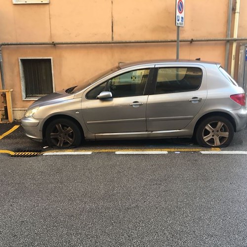 Cava, vandalizzate auto di sindaco Servalli e assessore Senatore