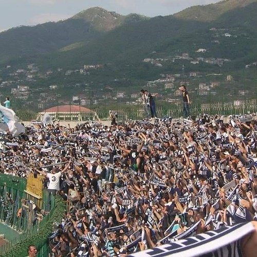 Cavese, Ultras Curva Sud Catello Mari attaccano società e calciatori: «Siete indegni!»