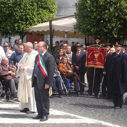 La cerimonia in Piazza Abbro