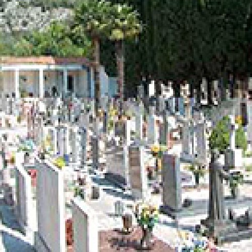 Cimitero, servizi in parte esternalizzati