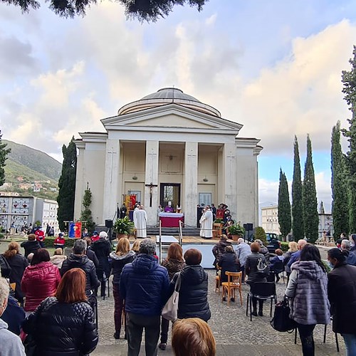 Commemorazione dei Defunti, Messa del vescovo Soricelli al cimitero di Cava de' Tirreni 