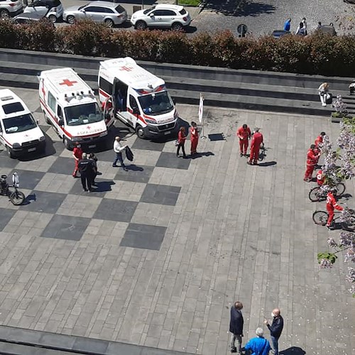 Commozione a Cava per la Giornata Croce Rossa, bimba si avvicina ai volontari: «Siete i nostri eroi»