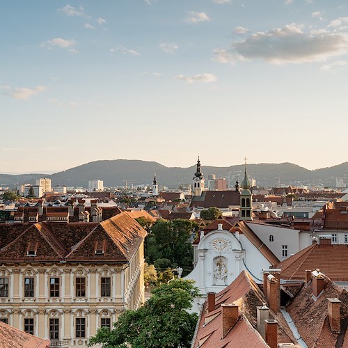 Contagi in crescita, l'Europa corre ai ripari: in Austria “lockdown duro” per i non vaccinati