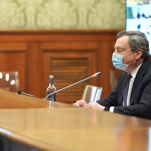 Covid, Draghi ottimista: «Vaccini sufficienti per immunità a luglio»