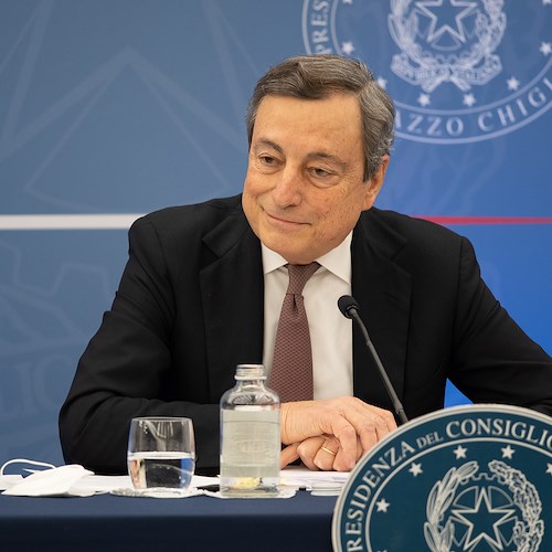 Covid, Draghi sulla Dad: «Va respinta». Poi accusa i non vaccinati: «Causano gran parte dei problemi di oggi»