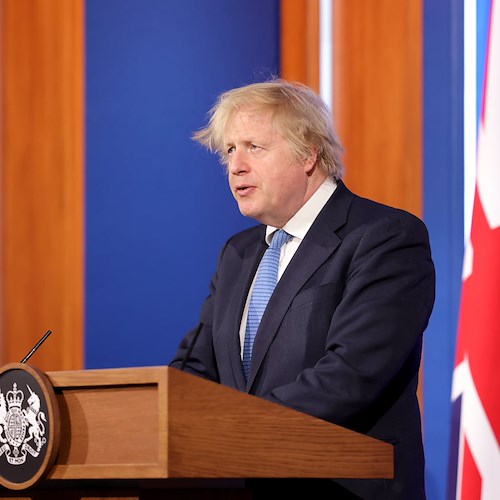 Covid e variante Delta, i medici a Boris Johnson: «Fermi riaperture in Gran Bretagna o sarà disastro»