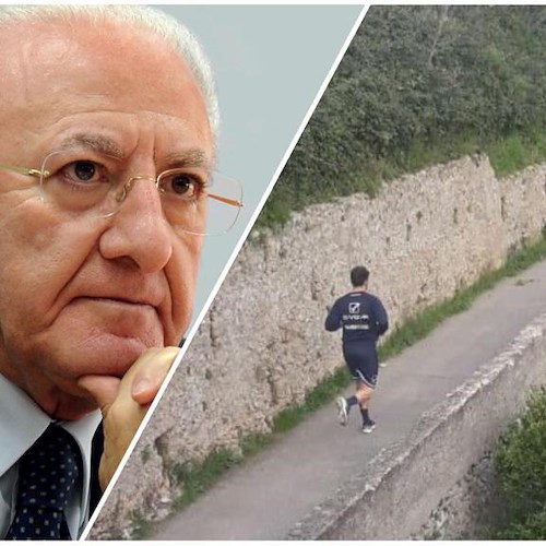 Covid in Campania, ordinanza De Luca: limitazioni per jogging e sale scommesse