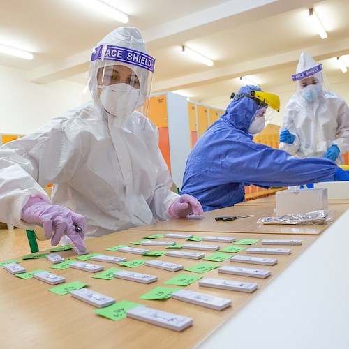 Covid, l'allarme dell'Ordine Medici Napoli: «Abbiamo bisogno di aiuto, si rischia il codice nero»