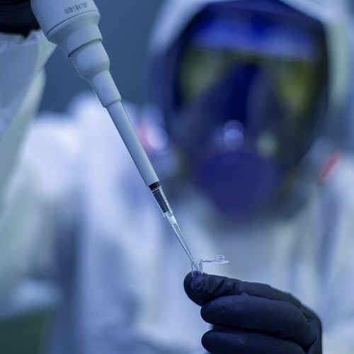 Covid, l'azienda Moderna presenta il suo vaccino: «Efficacia pari al 94,5%»