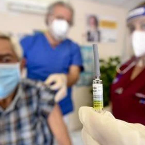 Covid, vaccinazione ultraottantenni: in Campania superata quota 50.000 adesioni 