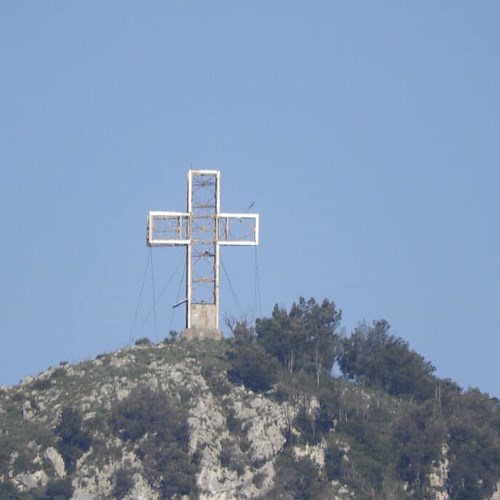 Croce di San Liberatore spenta da 6 anni: l’appello del Comitato Civico Dragonea per illuminarla