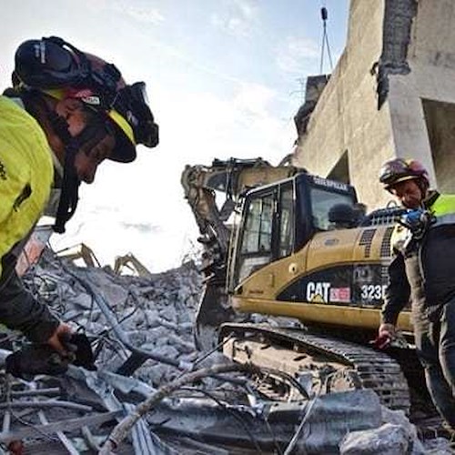 Crollo ponte Genova, trovata auto famiglia: bilancio sale a 41 morti