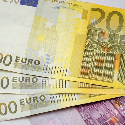 Dal Governo Draghi bonus di 200 euro in busta paga: a chi spetta e quando arriva