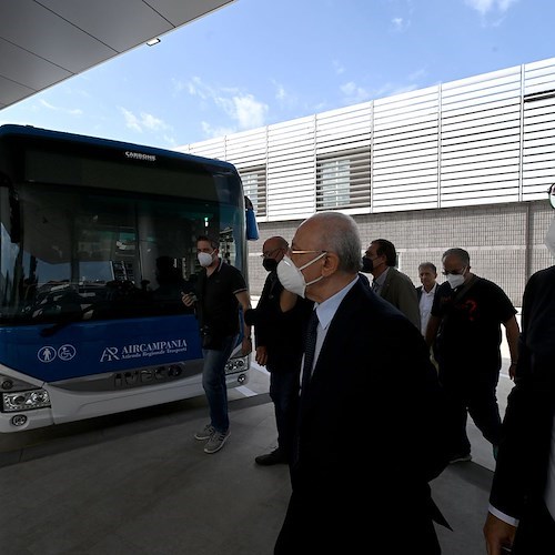 De Luca inaugura la nuova autostazione di Avellino, lo sfogo del Sindaco: «È solo una passerella politica» 