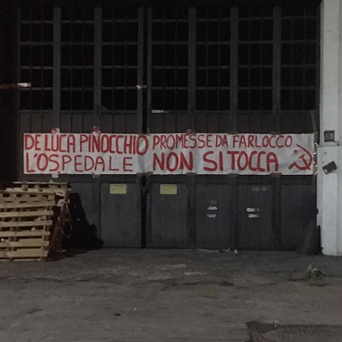 «De Luca pinocchio promesse da farlocco», Partito Comunista in piazza in difesa dell'Ospedale di Cava