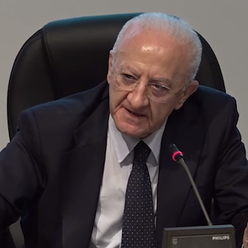De Luca presenta il Servizio di Psicologia di base: «Aiuterà cittadini». E sul Covid: «Non banalizziamo il problema»